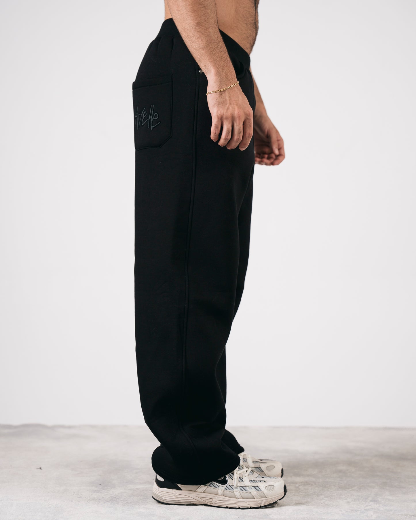Heavy Fleece Relaxed Sweatpants In Black