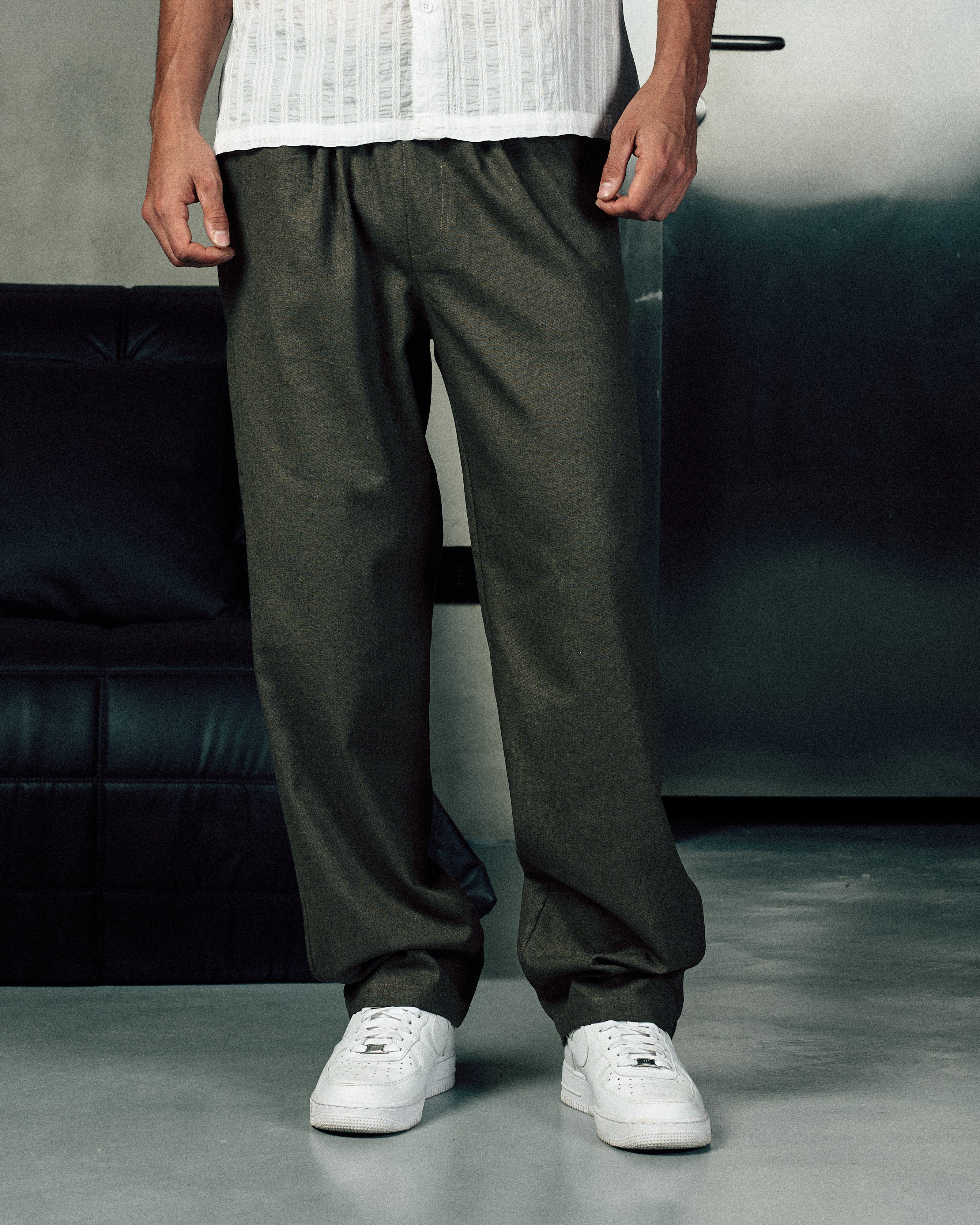 Linen Blend Pleated Pants In Olive