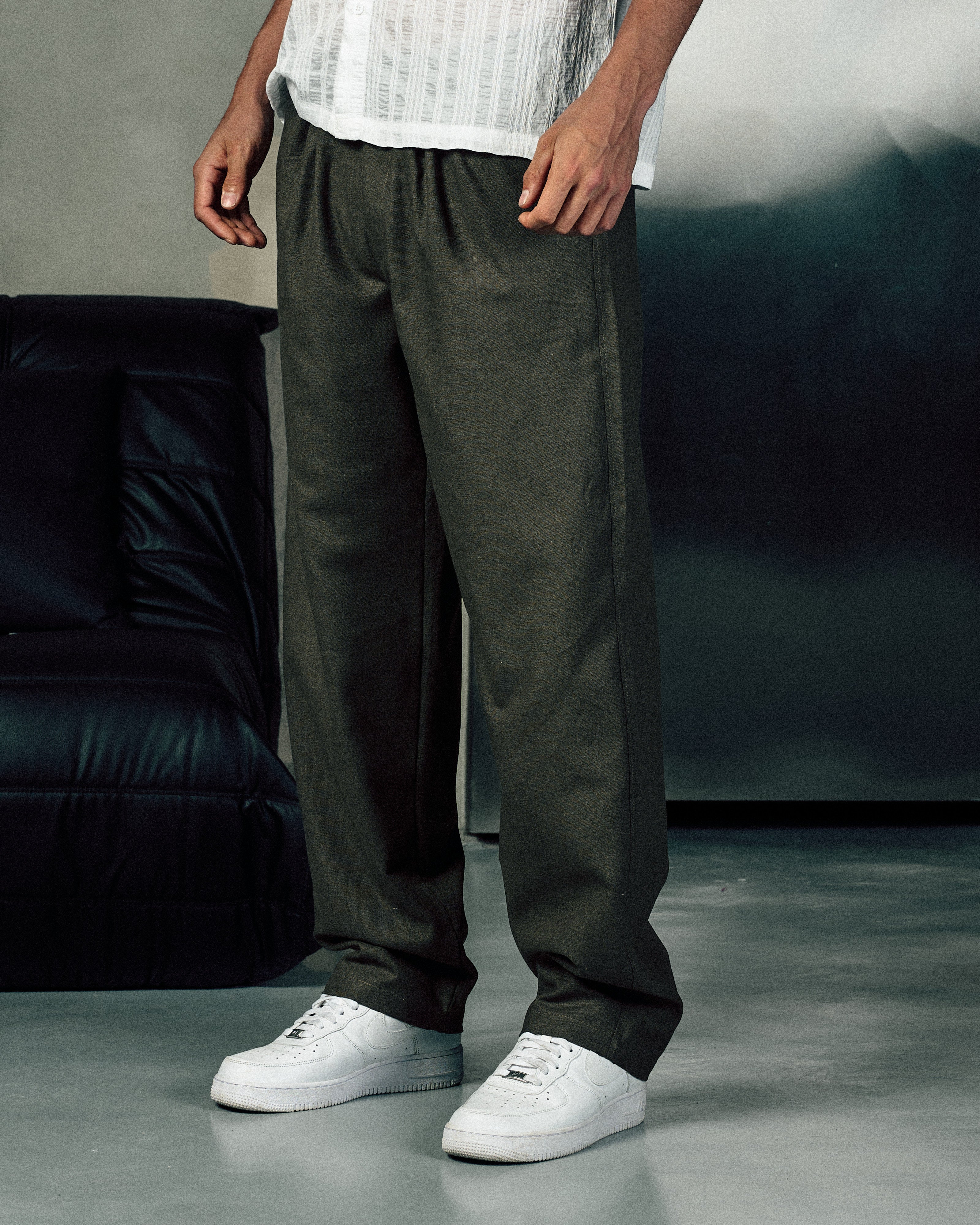 Linen Blend Pleated Pants In Olive