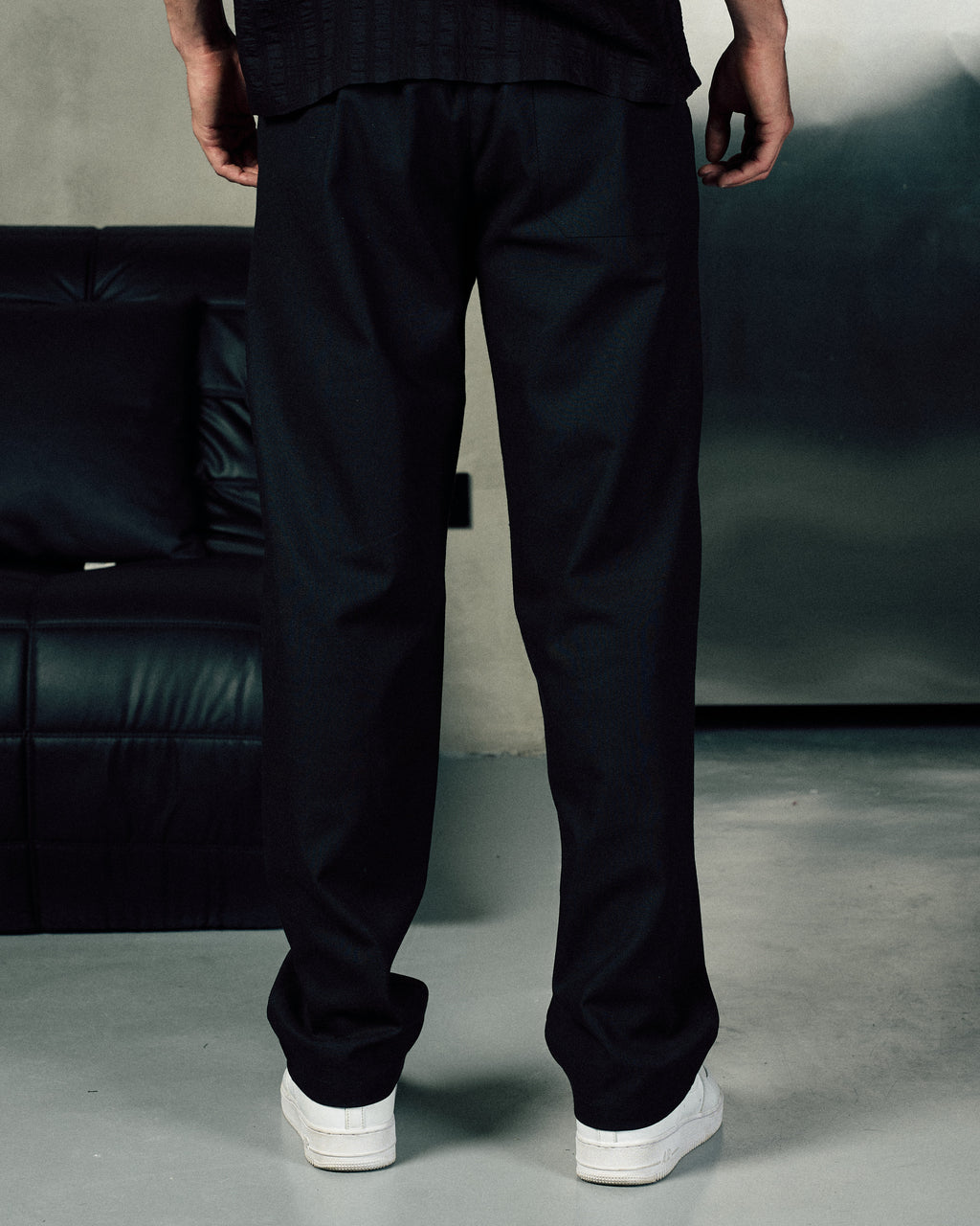 Linen Blend Pleated Pants In Black